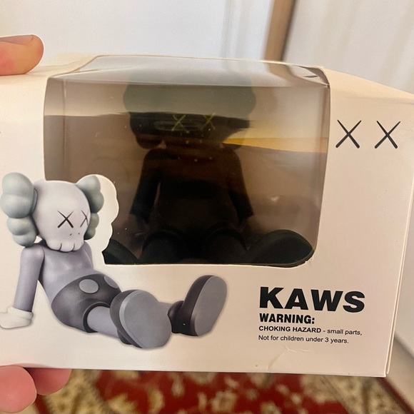Kaws Action Figure - Picture 4 of 4